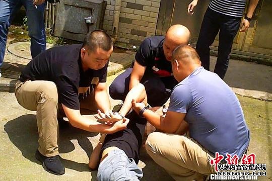 云南一男子为“买网盘”被骗28万余元铁警48小时破案