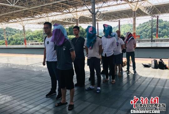 国内多地百余人被骗5名电信诈骗嫌疑人被逮捕